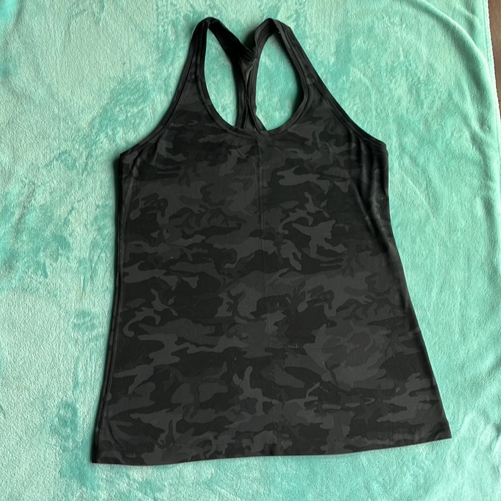 Fitted Camo racer back